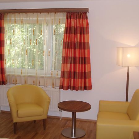 Hotel Almtalerhof Traun Bagian luar foto