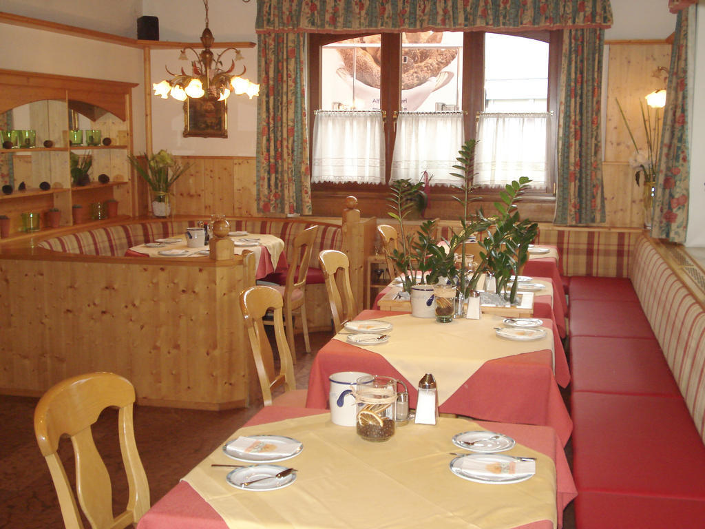 Hotel Almtalerhof Traun Bagian luar foto