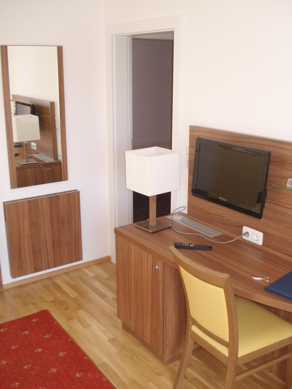 Hotel Almtalerhof Traun Ruang foto