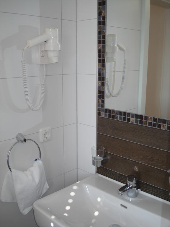 Hotel Almtalerhof Traun Bagian luar foto