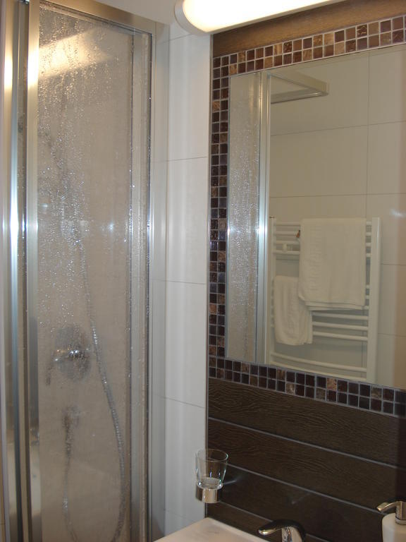 Hotel Almtalerhof Traun Bagian luar foto