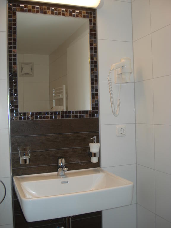Hotel Almtalerhof Traun Bagian luar foto