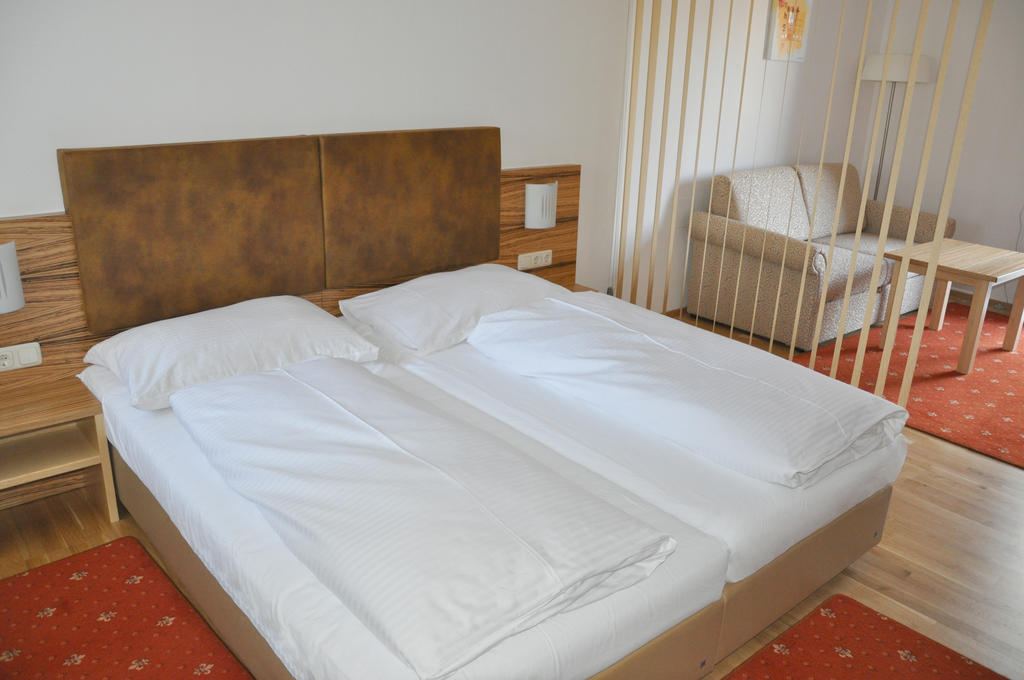 Hotel Almtalerhof Traun Ruang foto