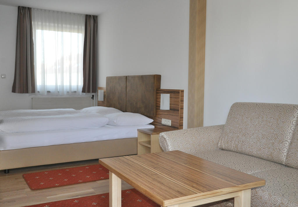 Hotel Almtalerhof Traun Ruang foto
