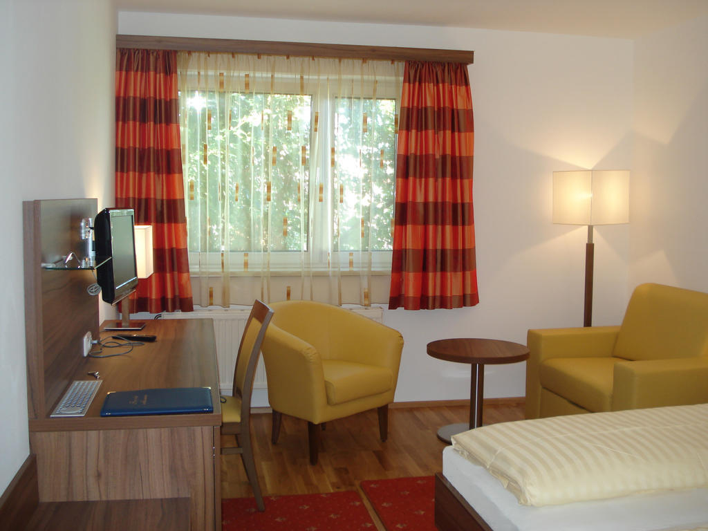 Hotel Almtalerhof Traun Ruang foto