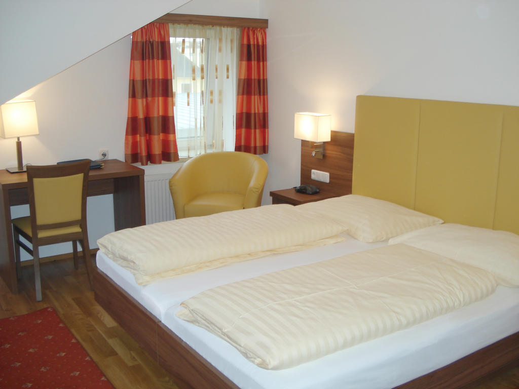 Hotel Almtalerhof Traun Ruang foto